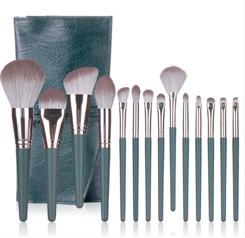 Coquette: Holiday Beauty 2014: Must Have Makeup Brush Sets